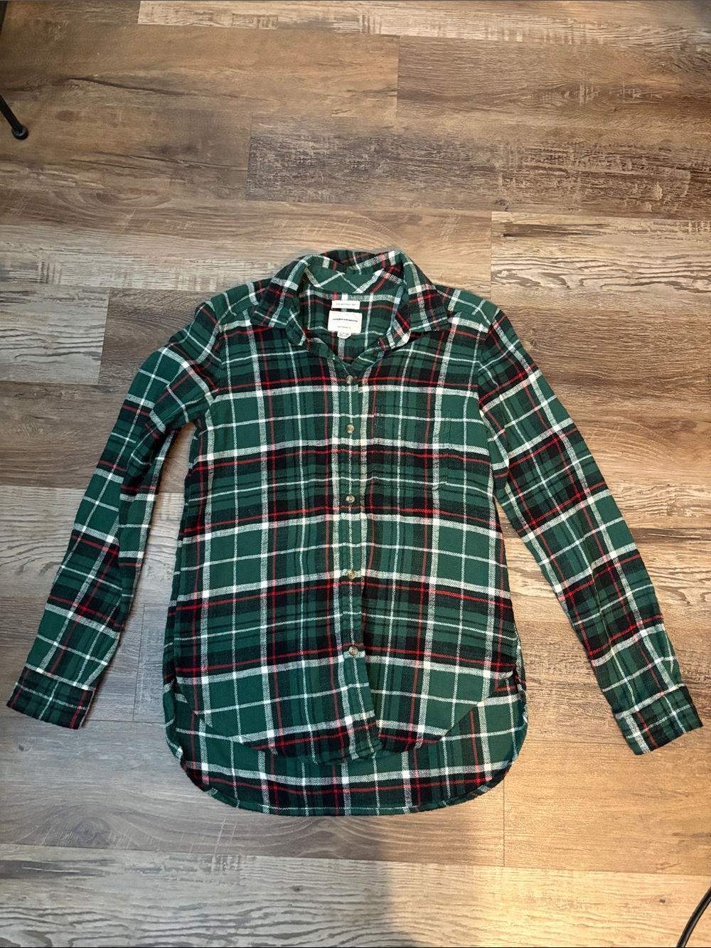 American Eagle Outfitters Green Plaid Button-Down Shirt with Red Accent